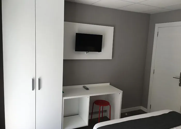 Quarto pequeno com cama king